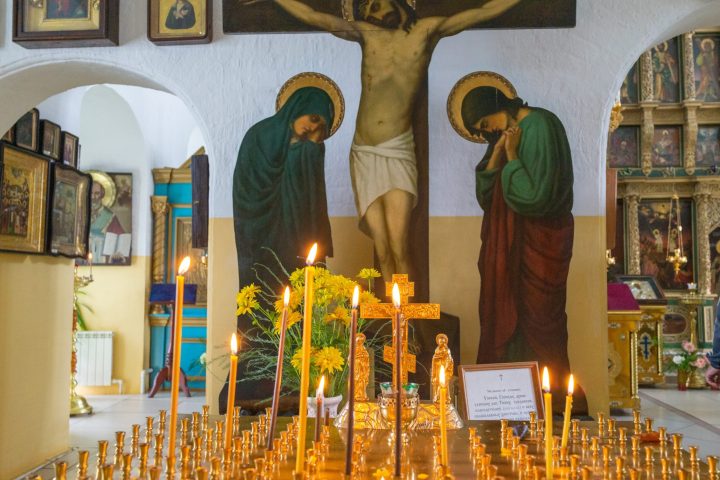 at the foot of the cross lessons from ukraine a review
