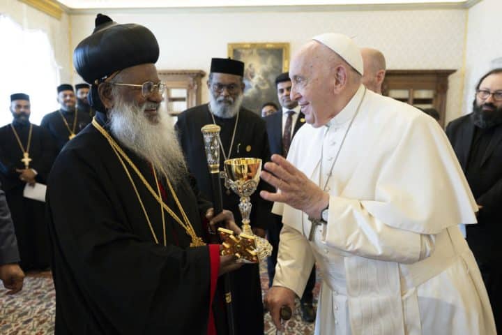 Praying for unity, pope welcomes head of Malankara Orthodox Syrian Church