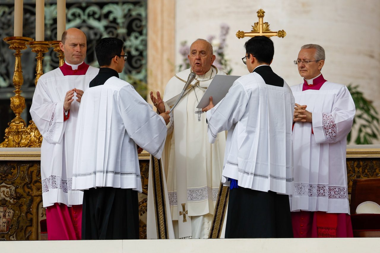 Pope Francis appeals for Gaza ceasefire, release of Israeli hostages in Easter message