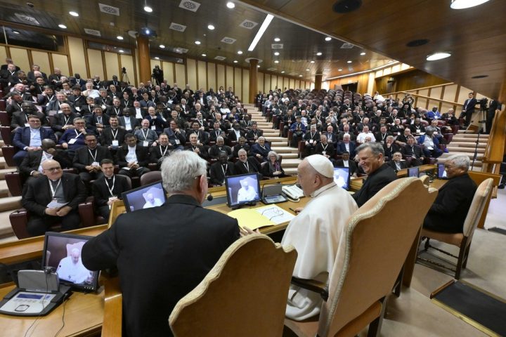 Pope calls pastors to be 'missionaries of synodality'